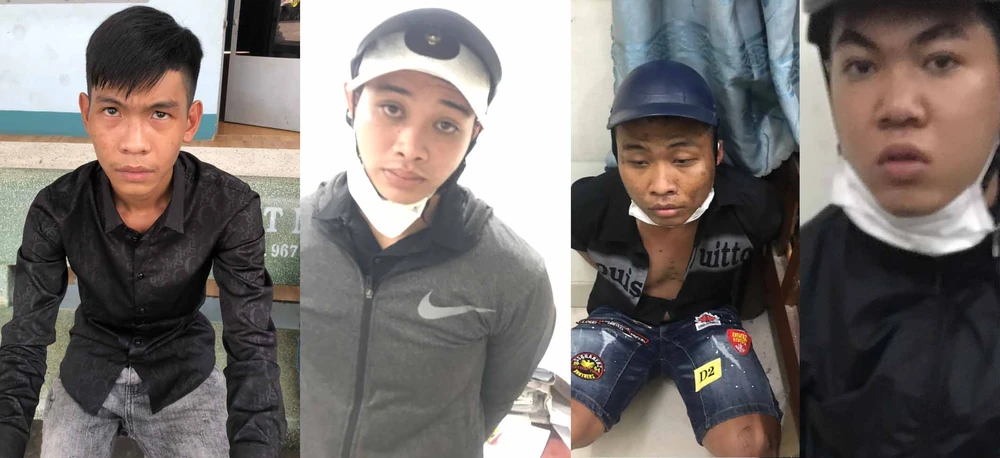 Bốn kẻ cướp bị bắt tại cơ quan công an. Ảnh: CTV