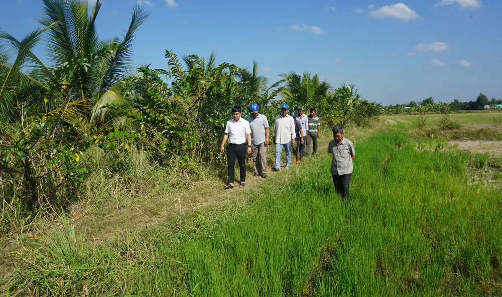 Người dân huyện Bến Lức đồng thuận với dự án Vành Đai 3 và kiến nghị đẩy nhanh tiến độ dự án. Ảnh: HUỲNH DU