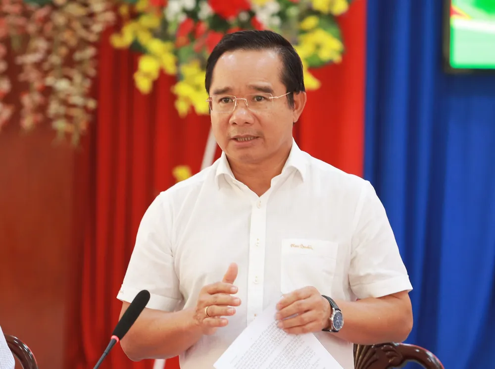 Bí thư tỉnh ủy - Nguyễn Văn Được phát biểu tại buổi làm việc với lãnh đạo huyện Tân Hưng. Ảnh: HUỲNH DU