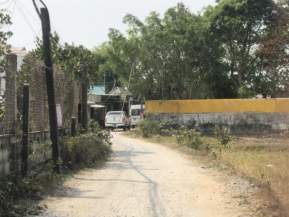 Lực lượng chức năng đến Tịnh Thất Bồng Lai làm việc . Ảnh: HD