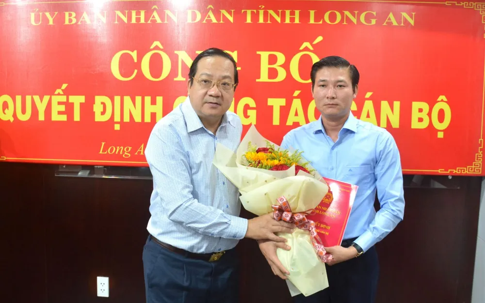 Trao quyết định cho ông Trương Văn Liếp