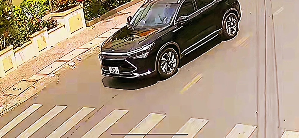 Chiếc ô tô 7 chỗ Việt điều khiển vận chuyển trái phép chất ma túy. Ảnh: CTV Chiếc ô tô 7 chỗ Việt điều khiển vận chuyển trái phép chất ma túy. Ảnh: CTV