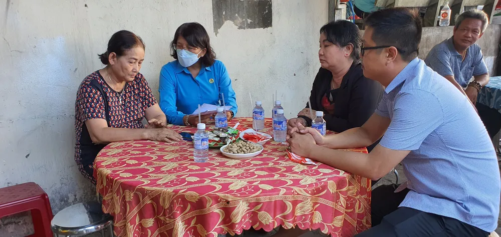 LĐLĐ tỉnh thăm hỏi động viên gia đình anh Mẫn. Ảnh: CTV LĐLĐ tỉnh thăm hỏi động viên gia đình anh Mẫn. Ảnh: CTV