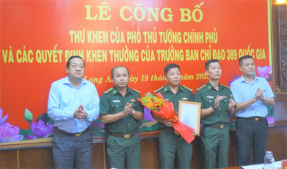BCĐ 389 quốc gia khen thưởng tập thể, cá nhân có thành tích xuất sắc trong việc tham gia phá chuyên án buôn lậu