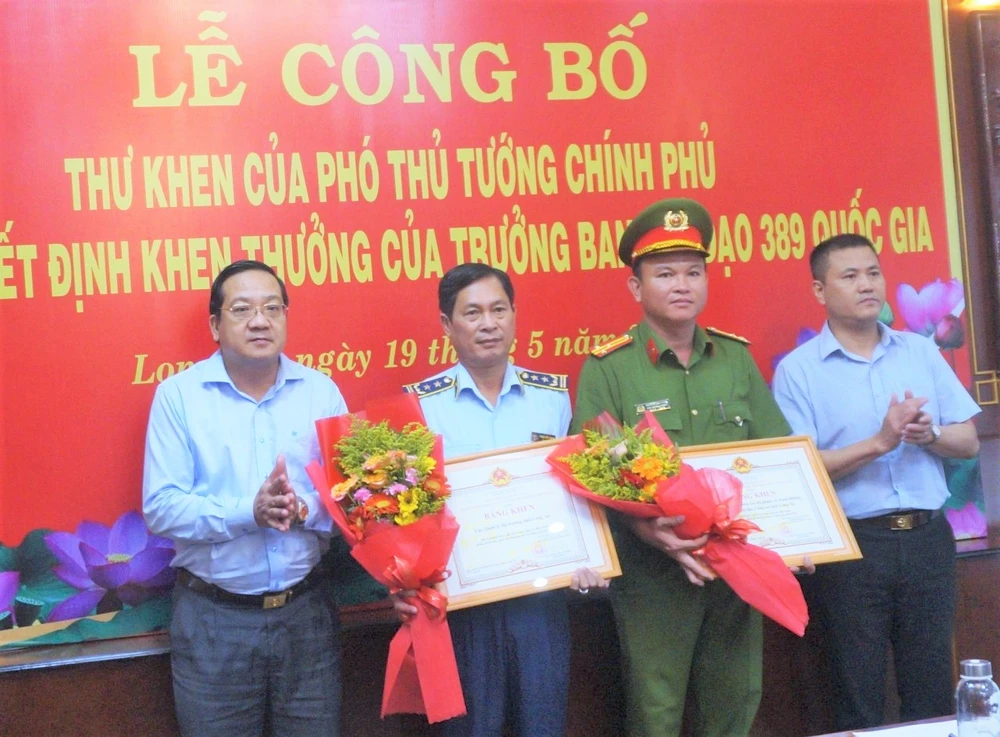 BCĐ 389 Quốc gia khen thưởng cho các tập thể có thành tích xuất sắc trong phòng chống buôn lậu, gian lận thương mại