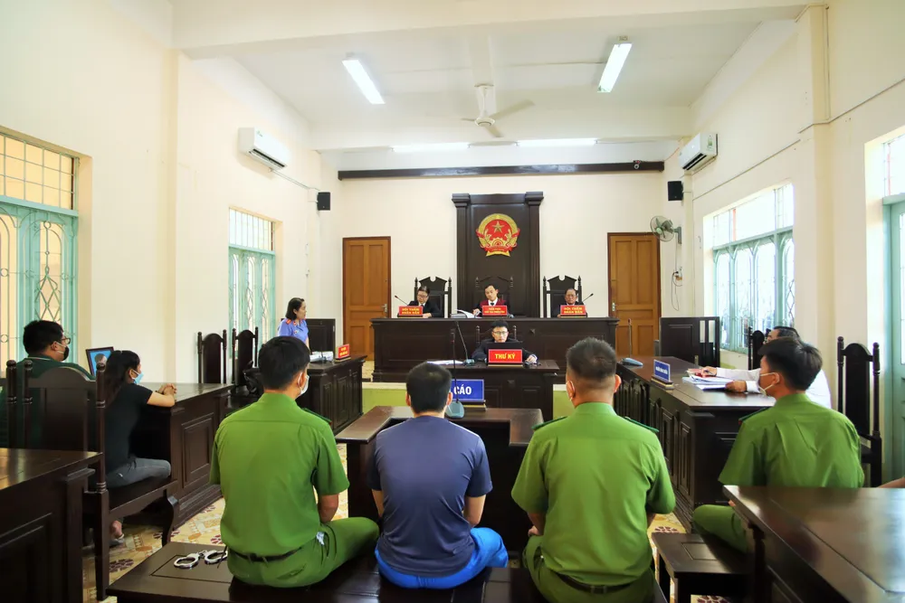 Viện Kiểm sát đề nghị hoãn do vắng 4 nhân chứng trong vụ án. Ảnh: HUỲNH DU