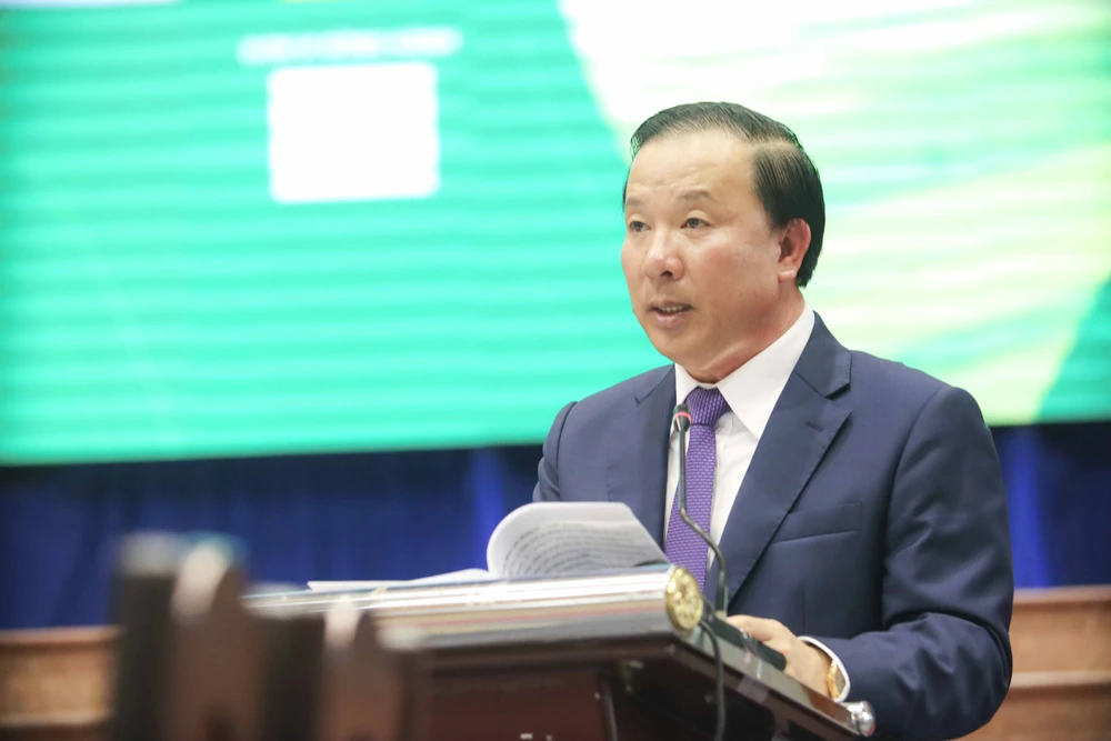 Ông Nguyễn Văn Út, Chủ tịch UBND tỉnh Long An phát biểu tại diễn đàn. Ảnh: HUỲNH DU