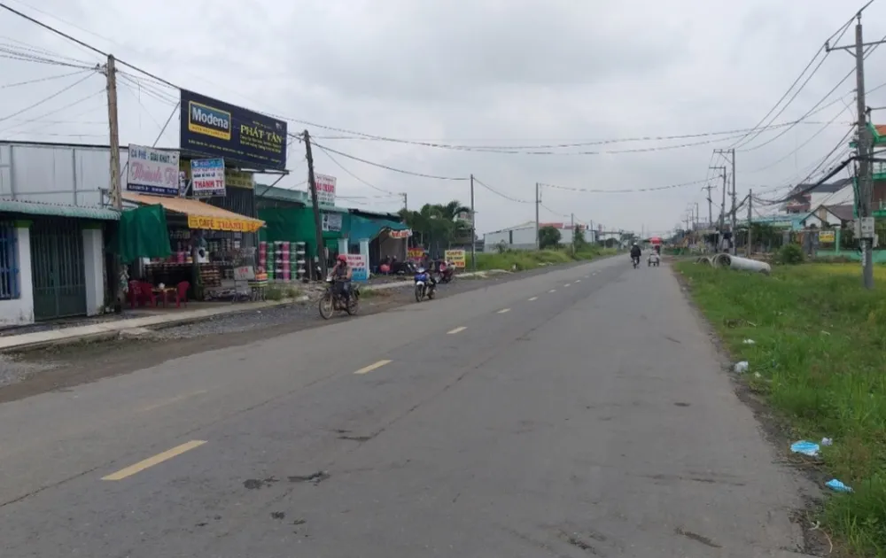 Đoạn đường tỉnh 818, nơi Đạt thực hiện hành vi trộm cắp xe máy rồi tẩu thoát. Ảnh: CTV