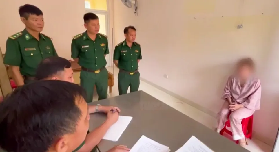 Một bị can bị lực lượng chức năng bắt giữ, điều tra. Ảnh: CTV Một bị can bị lực lượng chức năng bắt giữ, điều tra. Ảnh: CTV