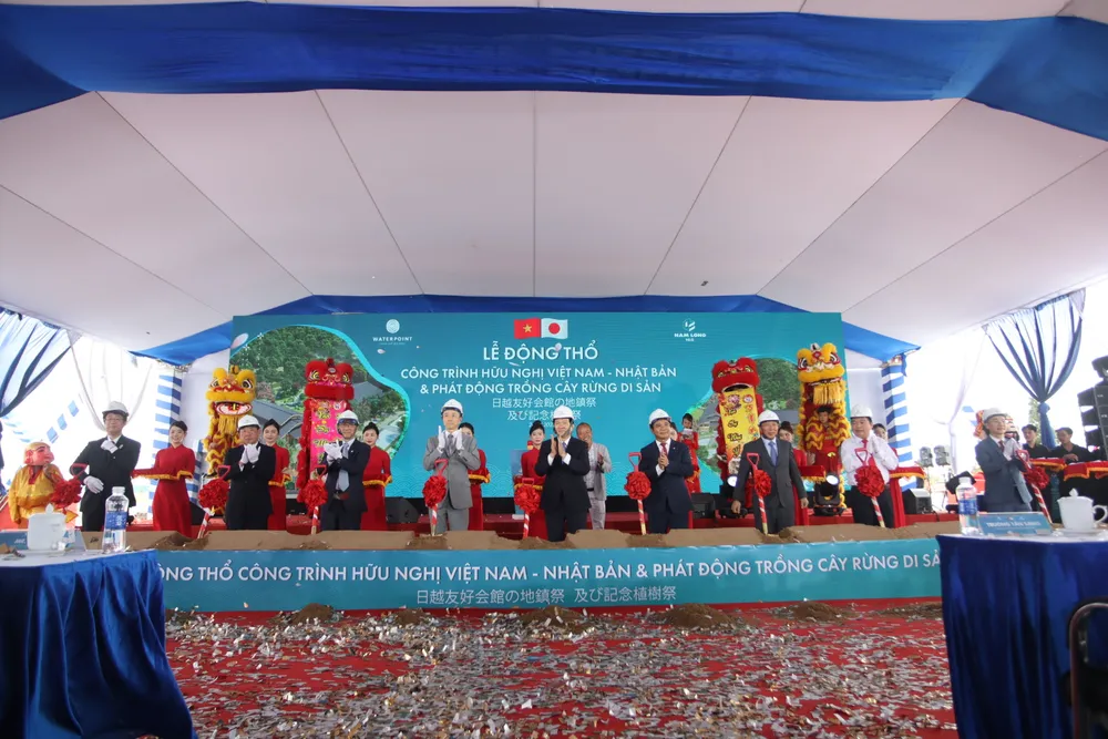 Các đại biểu tham dự lễ bấm nút động thổ công trình hữu nghị Việt - Nhật. Ảnh: HD