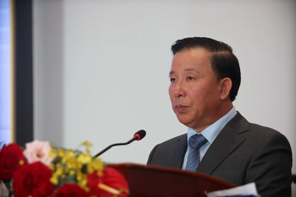 Chủ tịch UBND tỉnh – Nguyễn Văn Út phát biểu khai mạc triễn lãm. Ảnh: HD