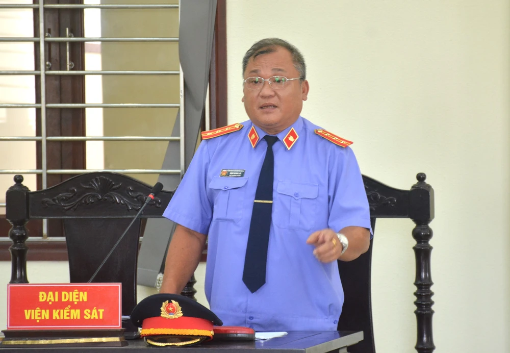 Đại diện Viện Kiểm Sát nêu quan điểm của mình trước hành vi phạm tội của bị cáo Trương Công Minh. Ảnh: HD
