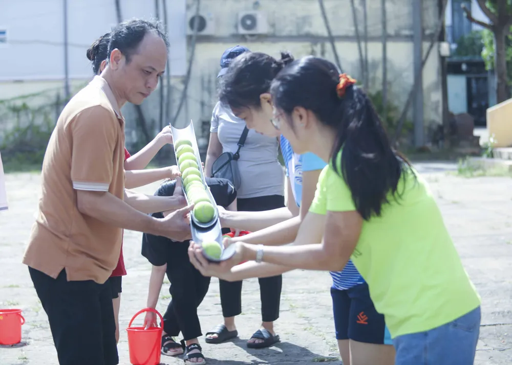 Môn trò chơi vận động liên hoàn 5 môn phối hợp đòi hỏi các VĐV phải khéo léo, nhịp nhàng và hiểu ý đồng đội để đạt thành tích tốt nhất. Môn trò chơi vận động liên hoàn 5 môn phối hợp đòi hỏi các VĐV phải khéo léo, nhịp nhàng và hiểu ý đồng đội để đạt thành tích tốt nhất.