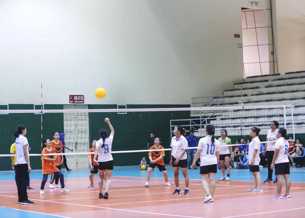 Môn bóng chuyền hơi được sự cổ vũ nhiệt tình của các cổ động viên. Môn bóng chuyền hơi được sự cổ vũ nhiệt tình của các cổ động viên.