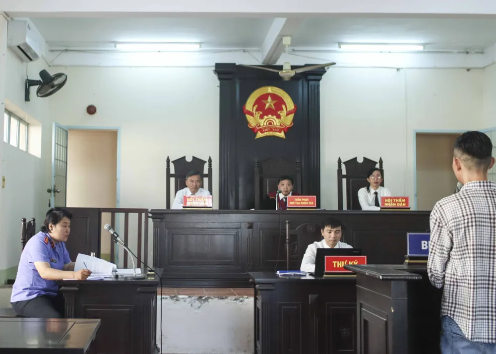 Phiên tòa xét xử bị cáo Bùi Hoàng Hiệp. Ảnh: HUỲNH DU