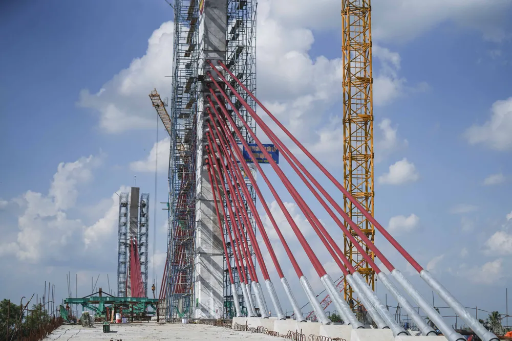 Cầu bắc qua sông Vàm Cỏ Tây thuộc tuyến đường Vành đai TP Tân An. Theo đơn vị thi công công trình hiện tại đạt khoảng 85% khối lượng. Cầu bắc qua sông Vàm Cỏ Tây thuộc tuyến đường Vành đai TP Tân An. Theo đơn vị thi công công trình hiện tại đạt khoảng 85% khối lượng.