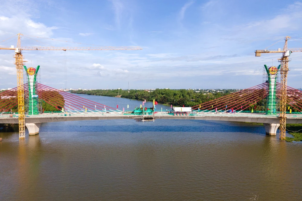 Dự kiến công trình sẽ thông xe vào ngày 20-11 tới đây. Ảnh: HUỲNH DU