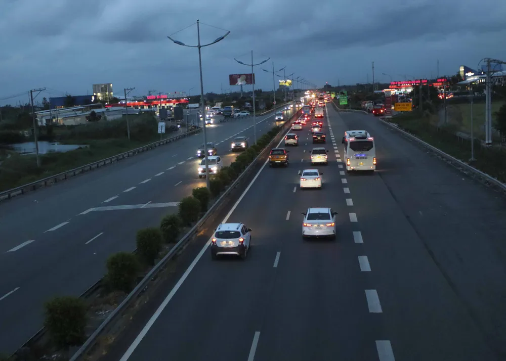 Cao tốc TP.HCM - Trung Lương đoạn trạm dừng chân, phương tiện đông nhưng không ùn tắc. Ảnh: HUỲNH DU