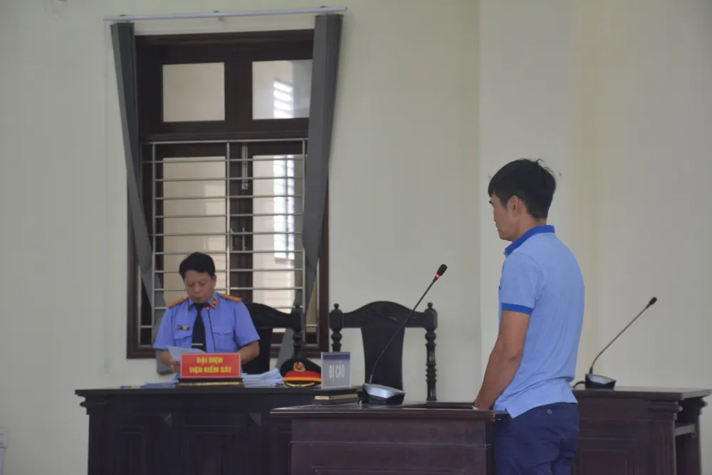 Đại diện VKS đã đề nghị mức án 7 năm tù đối với Huỳnh Văn Thanh về tội buôn lậu. Ảnh:HD Đại diện VKS đã đề nghị mức án 7 năm tù đối với Huỳnh Văn Thanh về tội buôn lậu. Ảnh:HD