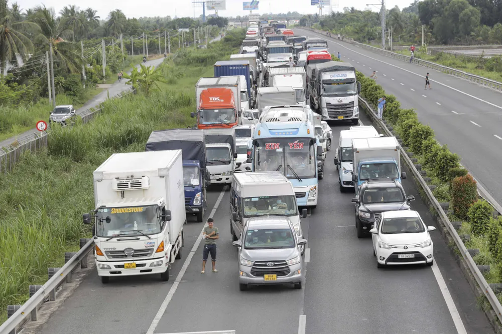 Cao tốc TP.HCM thường xuyên xảy ra bị ùn tắc sau khi dừng thu phí năm 2019. Ảnh:HD