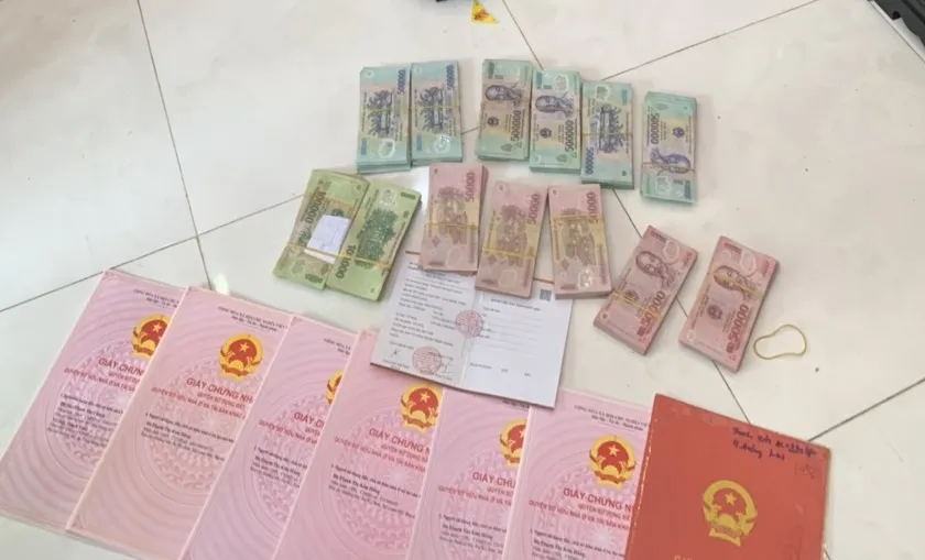 Tang vật thu giữ khi khám xét tại nơi ở của Dũng. Ảnh: CA d104de46-a595-4a27-9af3-46b2daf6f967.jpeg