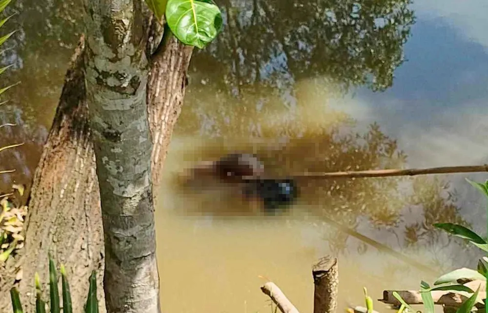 Thi thể dưới kênh