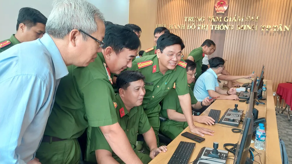 Hệ thống camera giám sát giao thông trên địa bàn TP Tân An được vận hành, khai thác. Ảnh: HD Phạt nguội giao thông.jpg