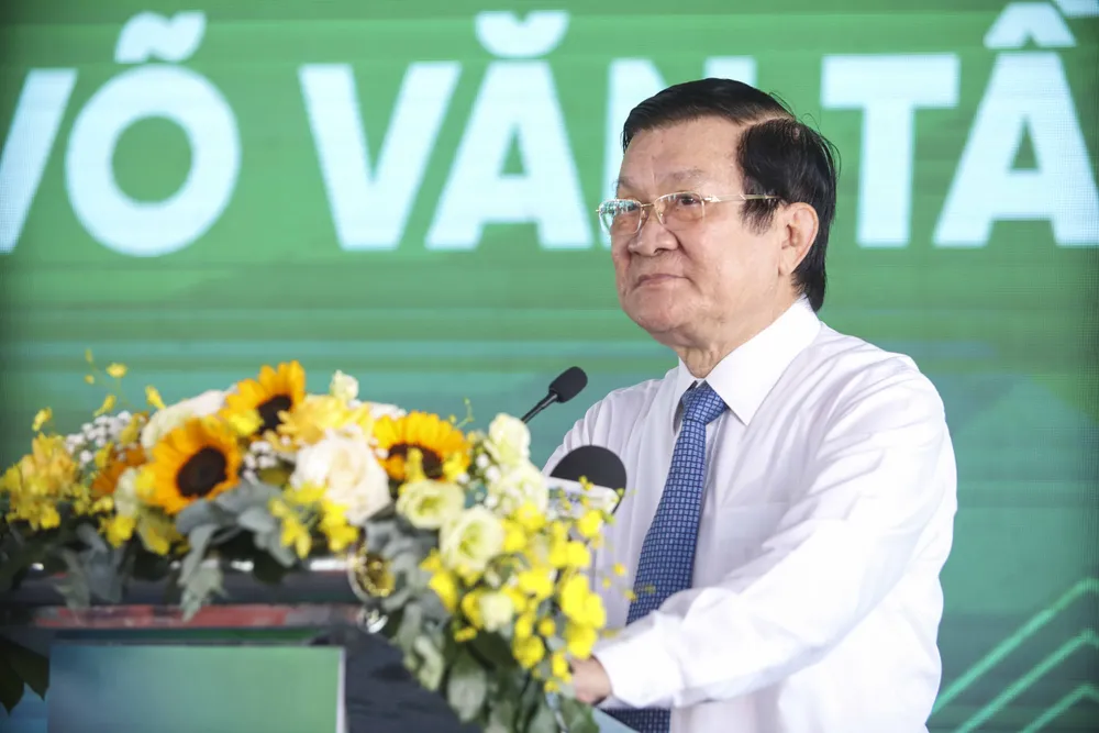 Nguyên Chủ tịch nước - Trương Tấn Sang phát biểu tại lễ khởi công. Ảnh: HUỲNH DU Khởi công trường THPT Võ Văn Tần (5).JPG