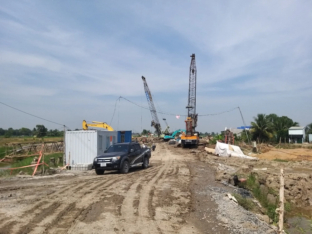 Công trường được tăng tốc, cả ba gói thầu được các công nhân tích cực thi công. Ảnh: CTV Vành đai 3 TP.HCM (6).jpg