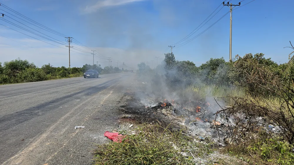 Con đường rác 3.jpg