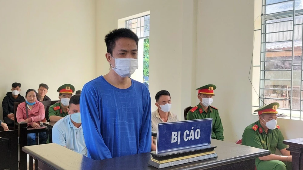 Bị cáo Võ Hoàng Phương đã chém người tại quán karaoke. Ảnh: CTV Chém người tại quán karaoke.jpg