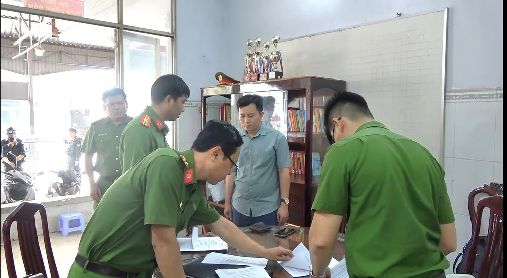 Nhận hối lộ (2).jpg