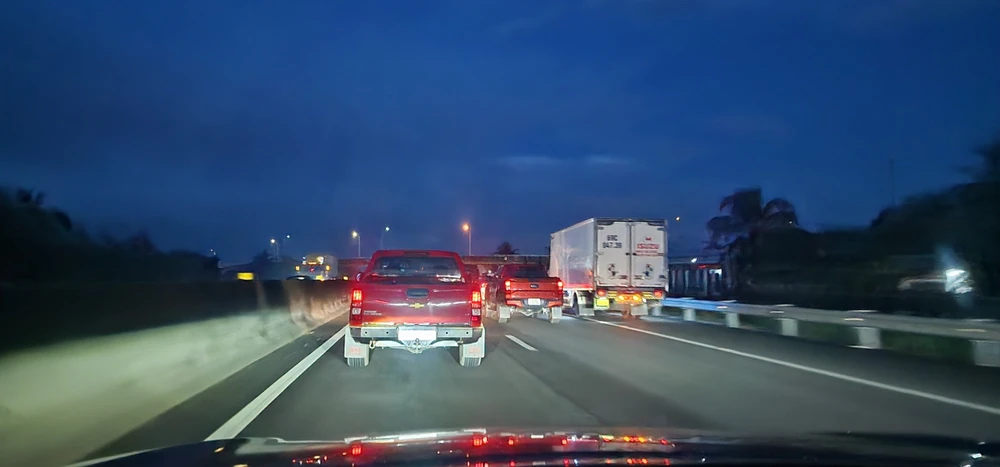 lấn làn đường khẩn cấp (5).jpg