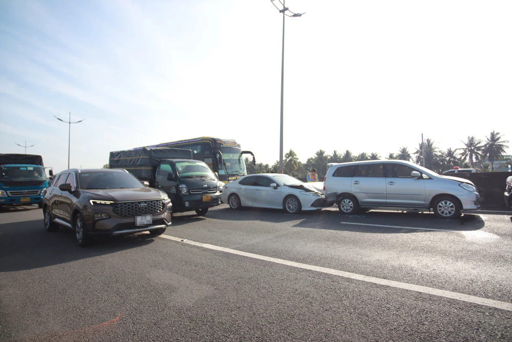 lấn làn đường khẩn cấp (6).JPG