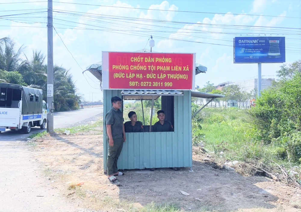 Năm chốt Dân phòng liên xã được thành lập. Ảnh: CACC con đường rác (8).jpg