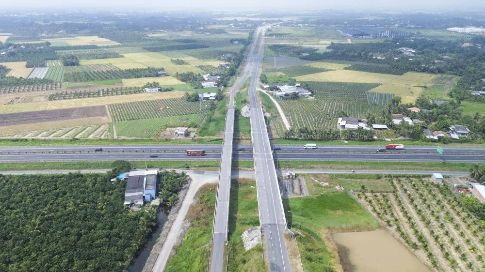 Tuyến đường Vành đai TP. Tân An đưa vào sử dụng cuối tháng 12-2023. Ảnh: HD vanh-dai-tp-tan-an-6-2219.jpg