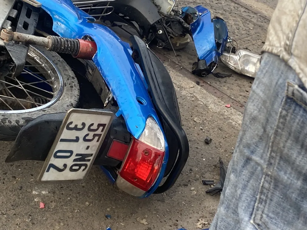 ô tô tải văng bánh xe.jpg