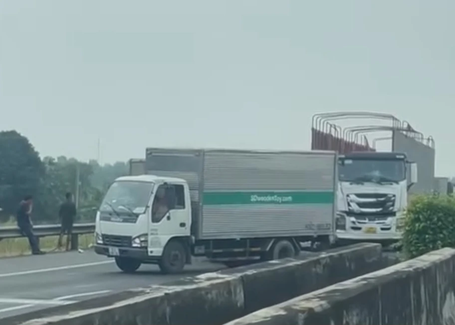 5 ô tô va chạm liên hoàn khiến cao tốc TP.HCM - Trung Lương ùn tắc trên 3km.jpg