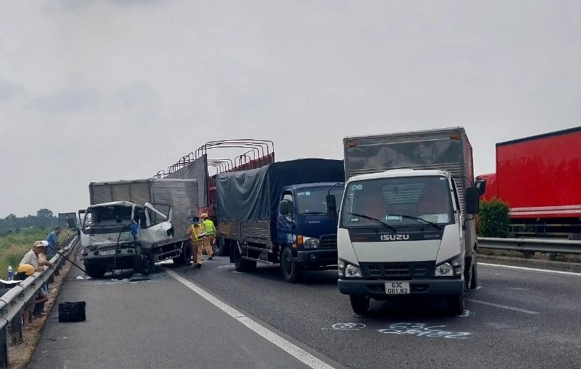 5 ô tô va chạm liên hoàn khiến cao tốc TP.HCM - Trung Lương ùn tắc trên 3km