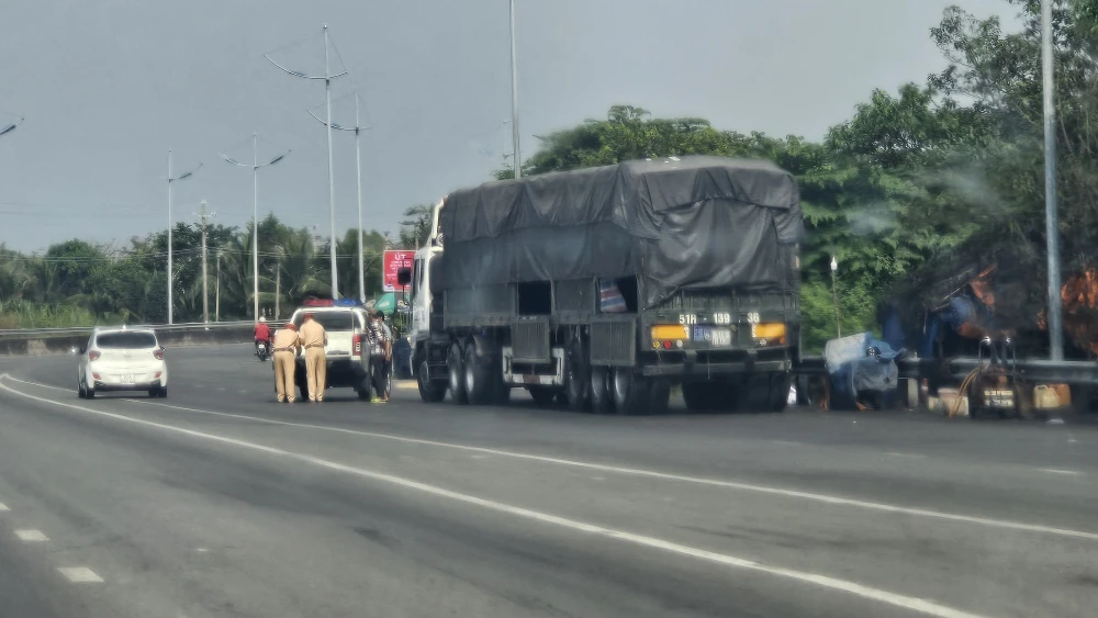 Xử lý triệt để tình trạng lấn chiếm hành lang an toàn đường dẫn cao tốc TP.HCM – Trung Lương