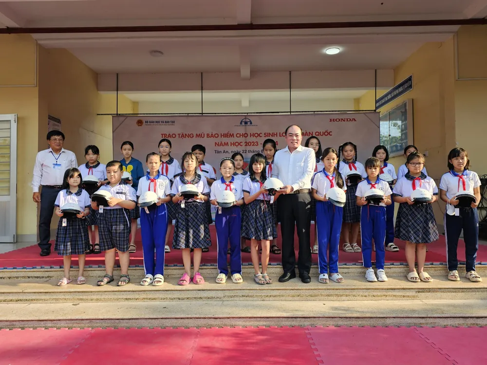 mũ bảo hiểm (16).JPG