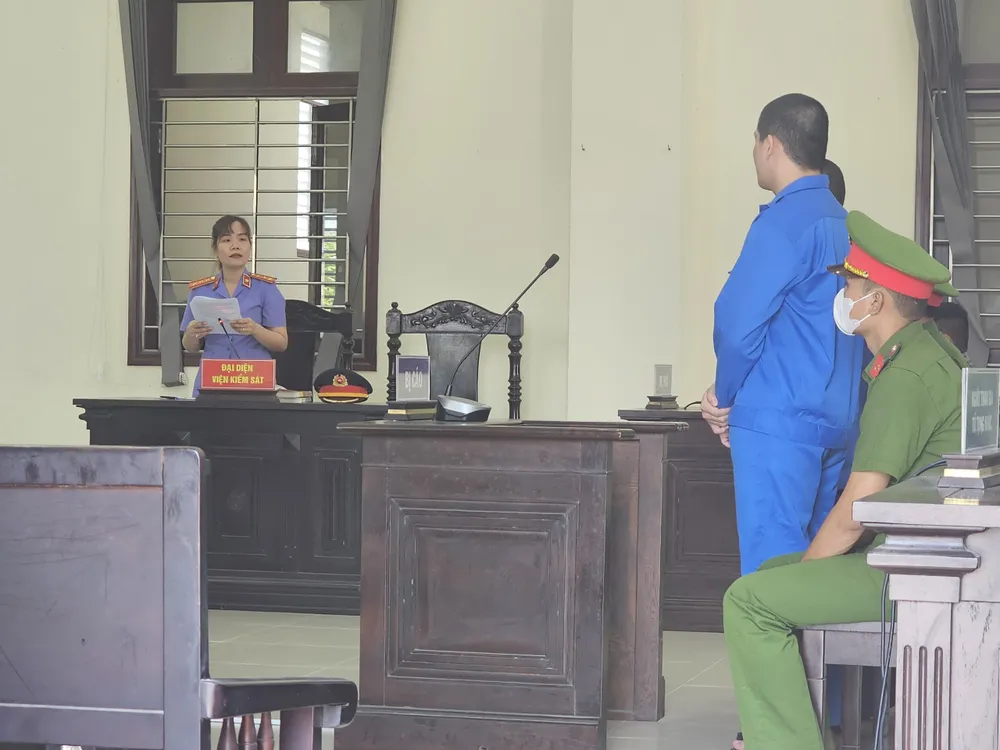 Nghi bị nhìn đểu (1).jpg