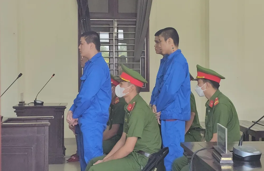 Nghi bị nhìn đểu (3).jpg