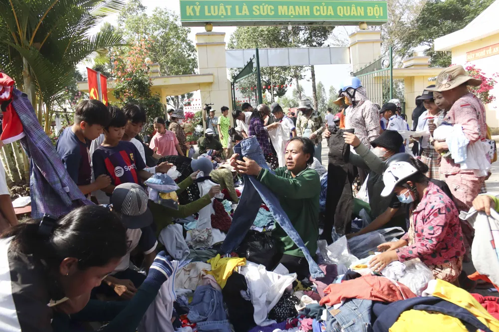 Chợ Tết yêu thương.JPG