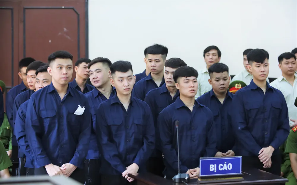 bắn nhau trước quán karaoke XO (2).jpg