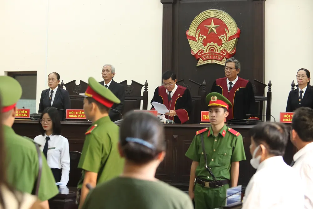 bắn nhau trước quán karaoke XO (5).jpg