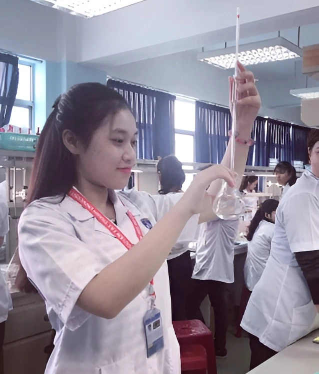 nữ cử nhân dược lên đường nhập ngũ (3).jpg