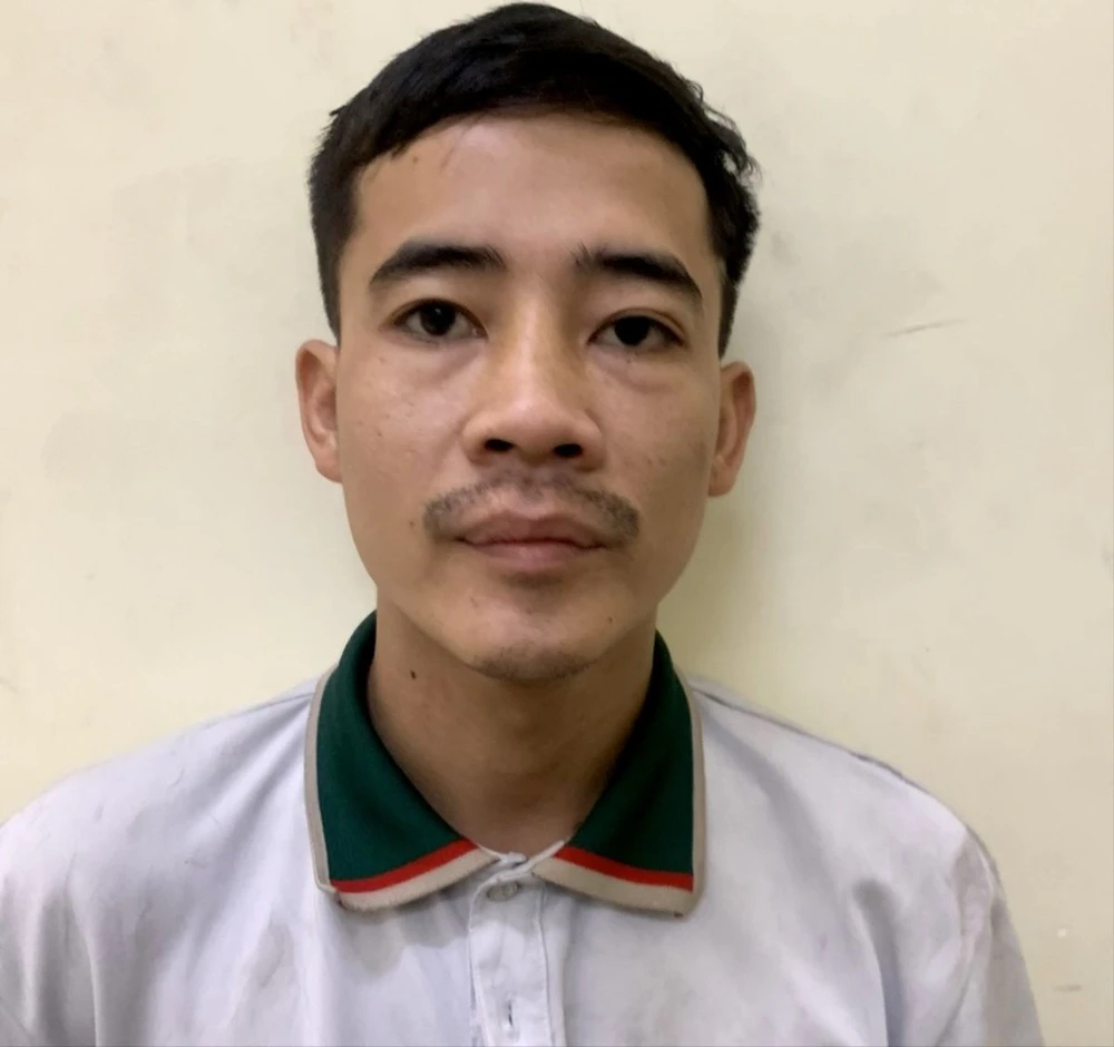 Đoàn Văn Huy đã bị cụ ông 70 tuổi cùng người dân bắt giữ. Ảnh: CA Cụ ông 70 tuổi.jpg