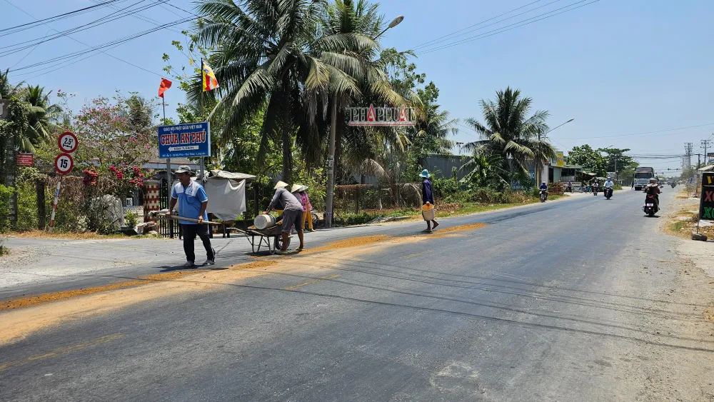 dầu nhớt đổ (1).jpg