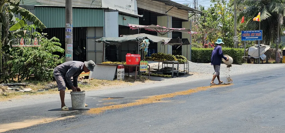 dầu nhớt đổ.jpg